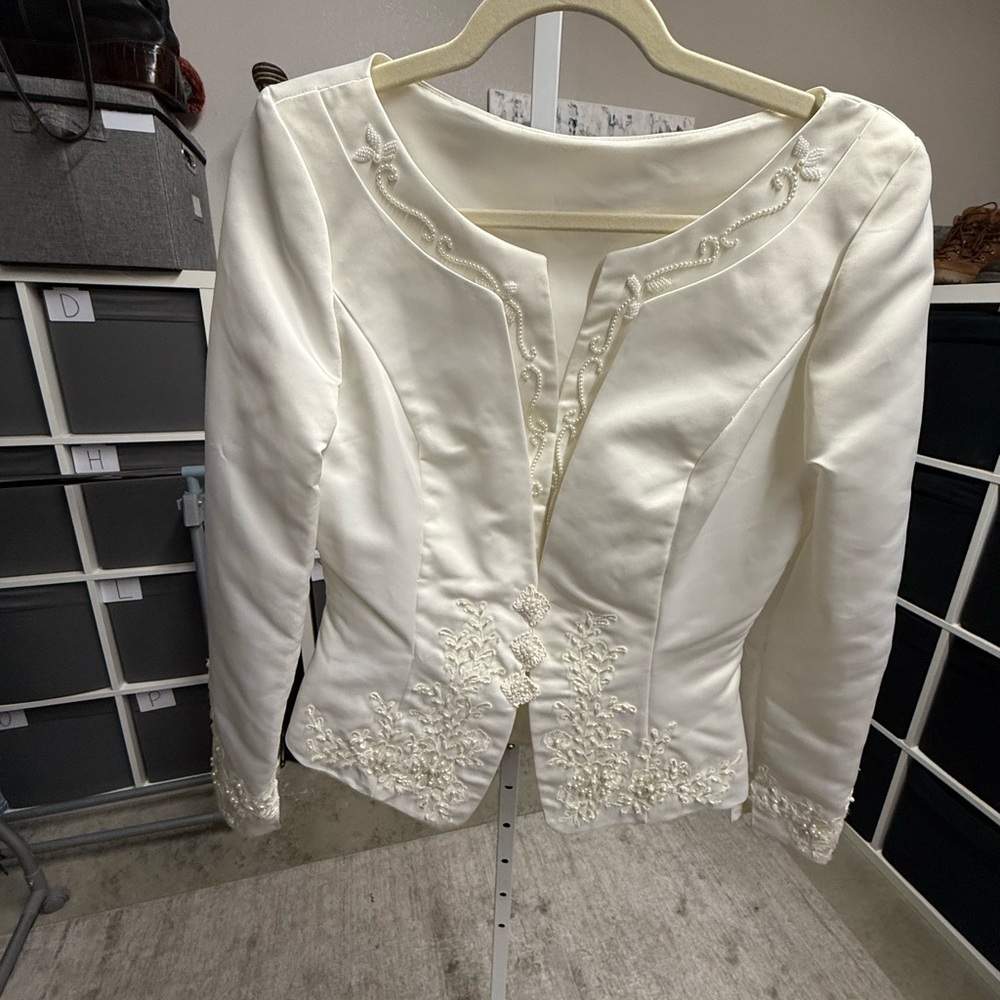 Custom Small/Medium Elegant White Embroidered Women's Western Bridal Crop Jacket